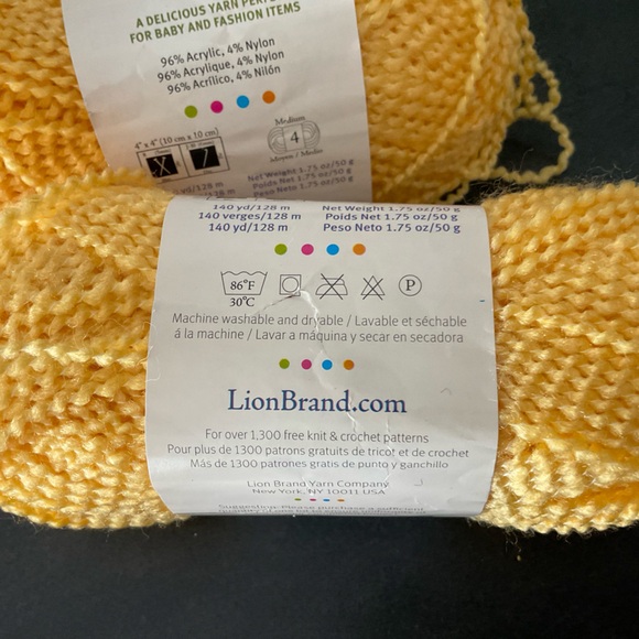 4 Skeins of Lion Brand Yarn CUPCAKE - Picture 2 of 5
